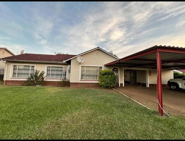 3 BEDROOM PROPERTY TO RENT IN BISLEY